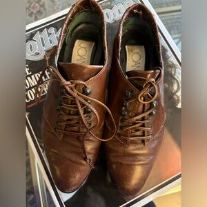 Vintage Joan & David Brown wing tip Oxfords with Polished Leather Finish